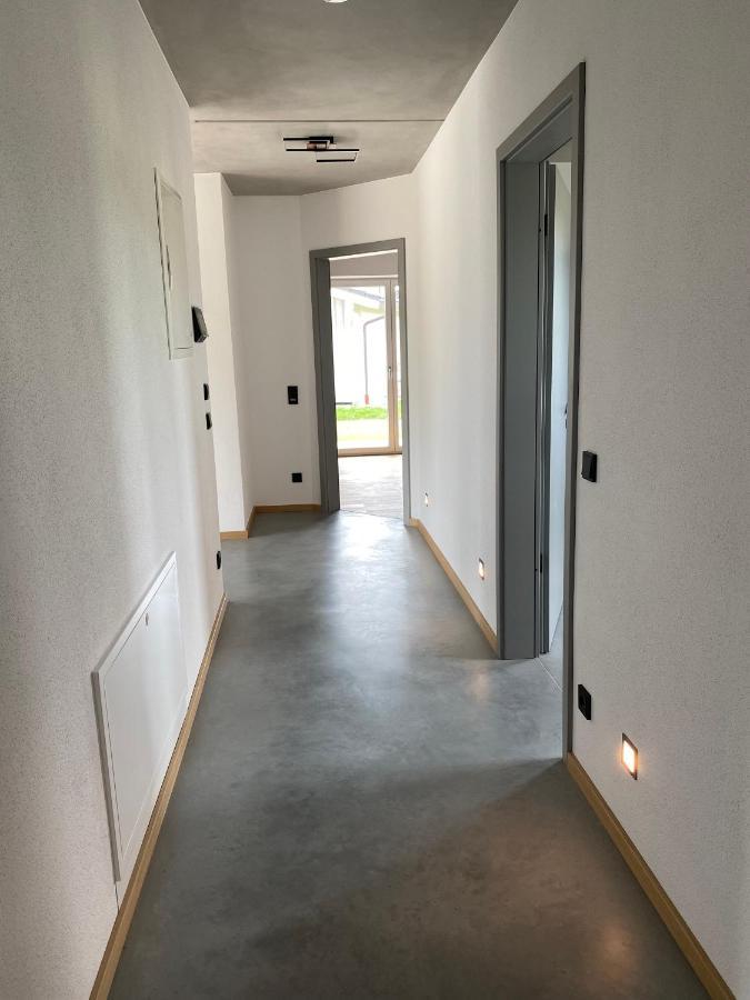 Apartamento Neubau Gruener Wolpertinger Designwhg 106Qm Barrierefrei Breitbrunn am Chiemsee Exterior foto